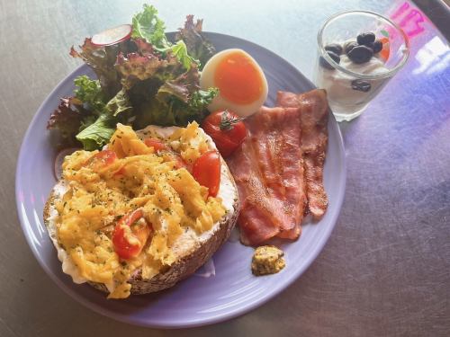 【BLUNCH MENU】　エッグトマト