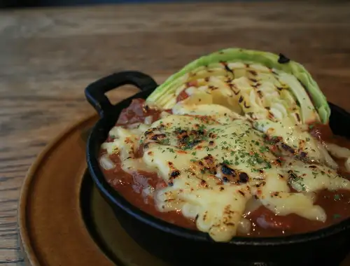 Beef tendon and bold vegetable black gratin ~served with baguette~
