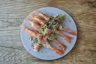 Garlica-paccio, not carpaccio with large shrimp