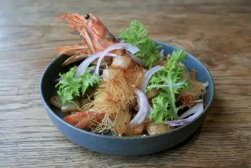 Shrimp chili fried in a spiral