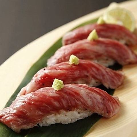 Our specialty dish! Meat sushi made with fatty meat is very popular!
