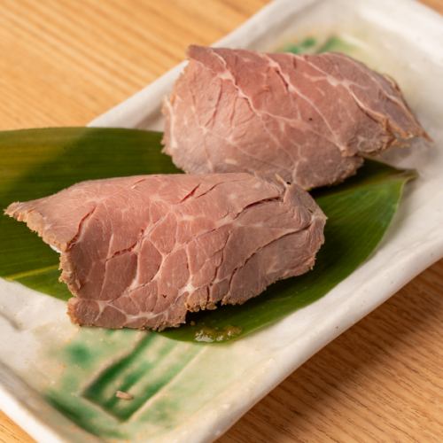 2 pieces of roast beef sushi