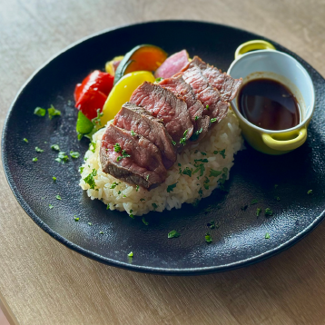 Garlic rice and island steak 100g