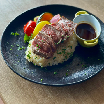 Garlic rice and island steak 200g