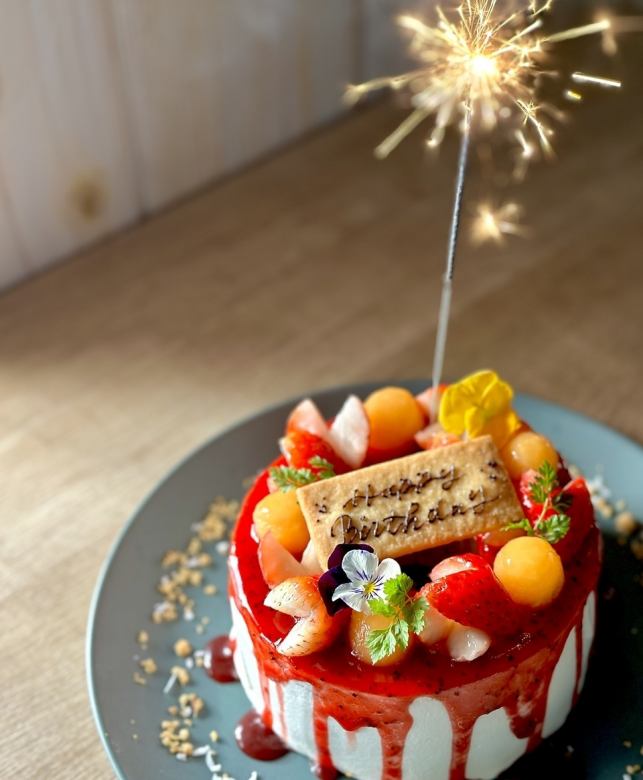 [Birthday Cakes] Airy chiffon cake decorated with seasonal fruits (size 5)
