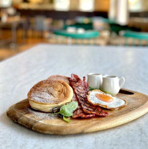 甘さと塩気を楽しむ、ハワイアンブランチパンケーキ