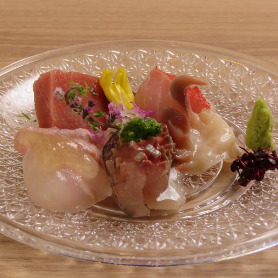 来自 47 个都道府县的清酒和创意日本料理/寿司