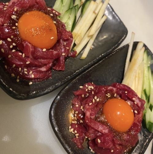 【鮮度抜群！お酒のおつまみに◎】桜ユッケ 740円(税込)