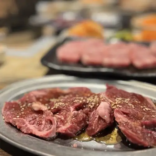 レトロな空間で焼肉を満喫