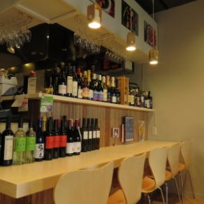 【デートでのご利用にも◎】カウンター席は一人で落ち着いて飲めるちょい飲みセットがございます。ドリンク2杯とフード1品を頼んで自分へのちょっとしたご褒美タイムとして最適♪お一人でも気軽にご利用ください。