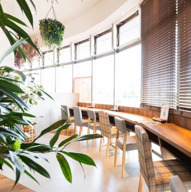 カウンター席のオシャレで1人でもゆったりまったり◎