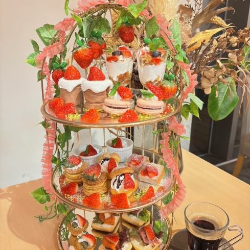 コーヒー・紅茶飲み放題付きアフタヌーンティーが楽しめる♪