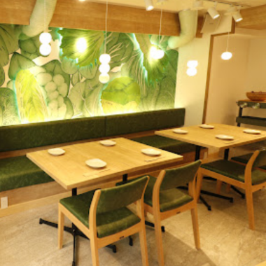 [Leave it to us for private reservations!] You can relax in the seats surrounded by green walls.Large groups are also welcome! Perfect for various banquets and parties.Please feel free to come by on your way home from work! You can feel the breath of nature inside the store, and it's like a green oasis where you can forget the hustle and bustle of the city.Please spend a luxurious time!★