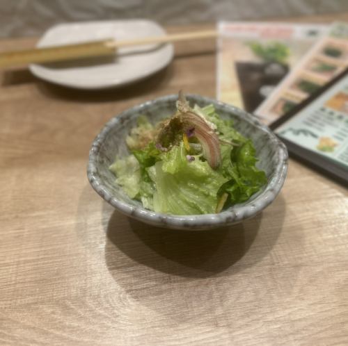 三种略微腌制过的生菜