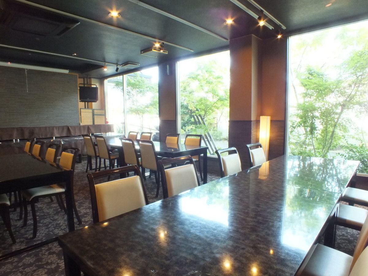 There is a Western-style banquet hall that can accommodate up to 34 people ☆