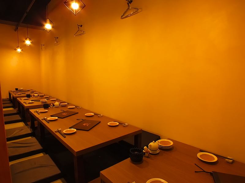 間接照明有點讓人平靜...在日本治愈空間舉行宴會怎麼樣？歡迎團體！請盡快預訂宴會等。★無限暢飲菜單也充實！