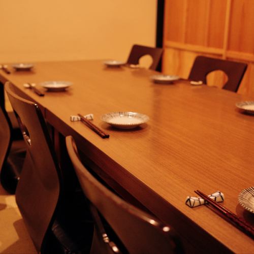 <p>The private rooms are tatami-style chairs where you can relax and chat! They are very popular for girls' nights and meetings! (There are 4 rooms available, accommodating from 2 people) They are movable, so banquets for up to 20 people are also possible! The all-you-can-drink courses with a wide selection of meat dishes are also very popular.</p>