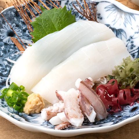 Squid sashimi in season with liver soy sauce