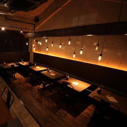 在时尚的商店内，所有桌椅都是沙发椅◎请度过轻松的时光♪