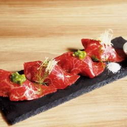 Seared meat sushi made from rare parts of Awa Kuro beef (4 pieces)