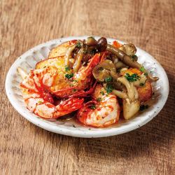 Garlic shrimp with mushrooms and potatoes