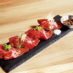 [Rare cut of Awa Black Beef] Grilled Meat Sushi (4 pieces)