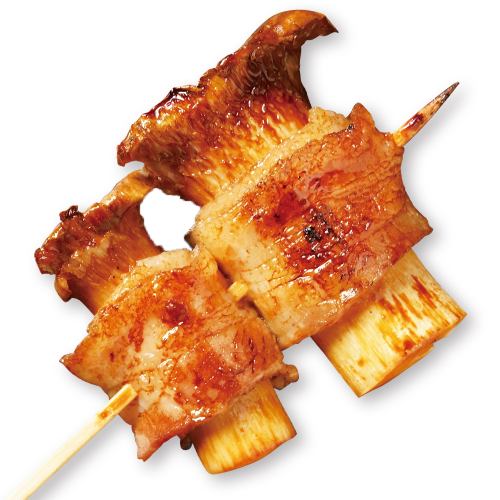 King oyster mushroom rolls with sauce