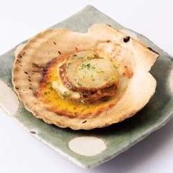 Grilled scallops with garlic butter