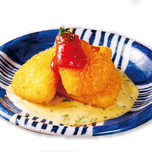 Camembert cheese fries