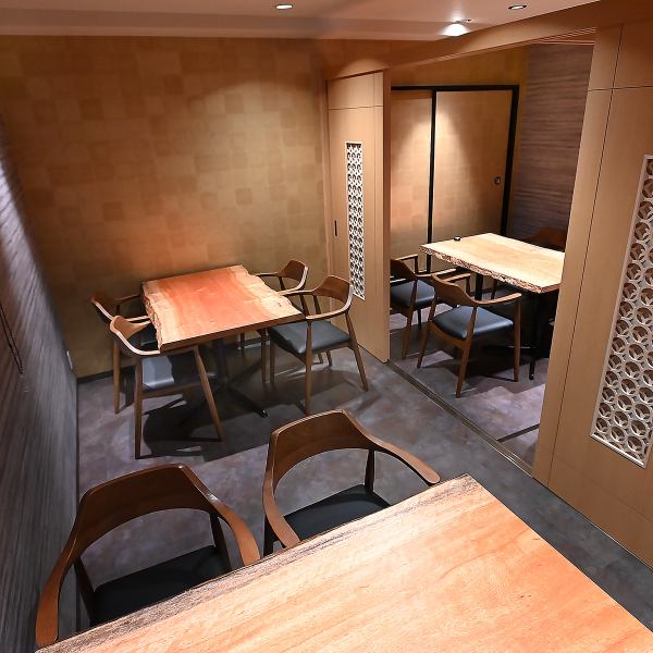 落ち着きのある店内には、最大14名様までご利用いただける個室席をご用意しております。プライベート感を大切にした空間で、接待や会食、会社宴会など、さまざまなシーンでご利用いただけます。事前のご連絡で人数のご相談も承りますので、ぜひお気軽にお問い合わせください。