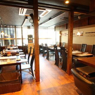 美食と共に感じる、居心地抜群の空間で至福のひとときを