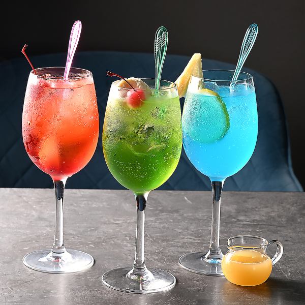 【華やか】SNS映え抜群！彩り豊かなオリジナルカクテルで乾杯♪オリジナルカクテル 各880円(税込)