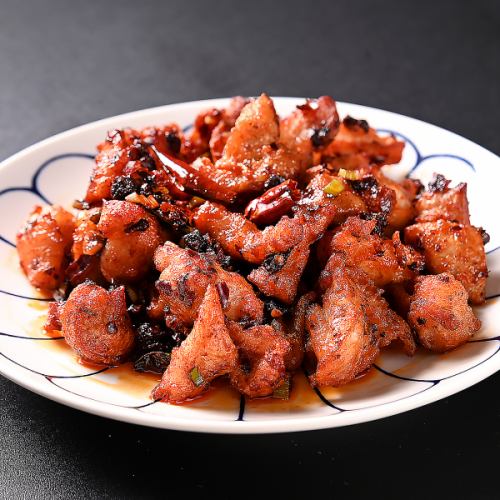 Popular with regulars! Spicy stir-fried chicken ◎