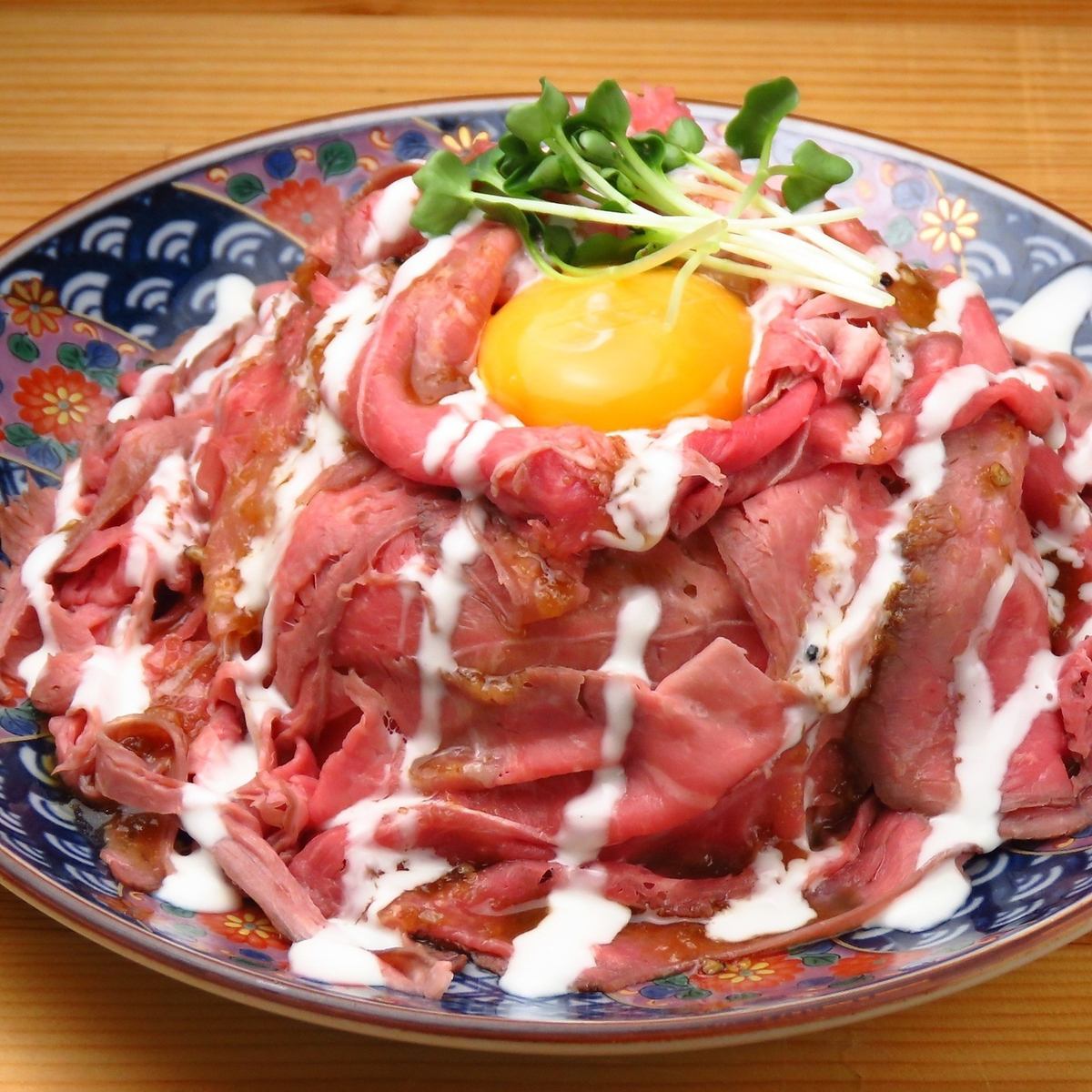 足湯完備のカフェ♪本格ローストビーフやバインミーなど多数！