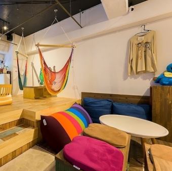 【ハンモック席】ハンモックに座れます！ハンモックに乗らずに座布団で座ることもできます。