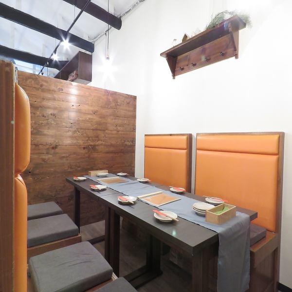 We have prepared a variety of semi-private rooms so that you can use them for different occasions. If you put a table for 4 people together, it will quickly change to a table for 8 people. Perfect! We will respond to any request, so please contact us.