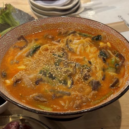 当店自慢のカルビラーメン