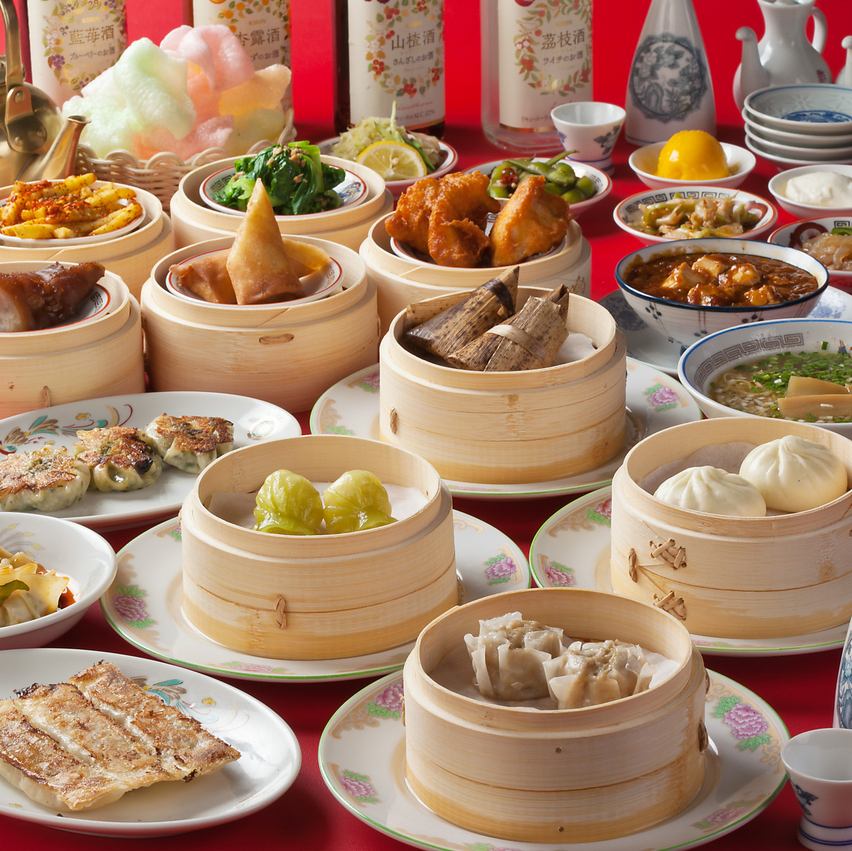 You can enjoy a wide variety of menu items, including Chinese snacks and original bar dishes.