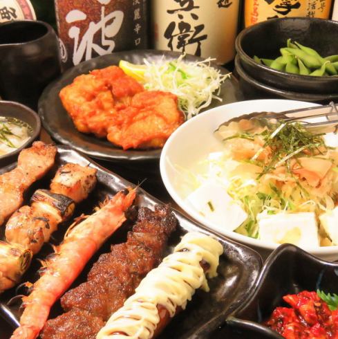 Negima，天使虾，蒜蓉烤牛肉，烤鸡肉串餐厅的炸鸡，豆腐沙拉等课程