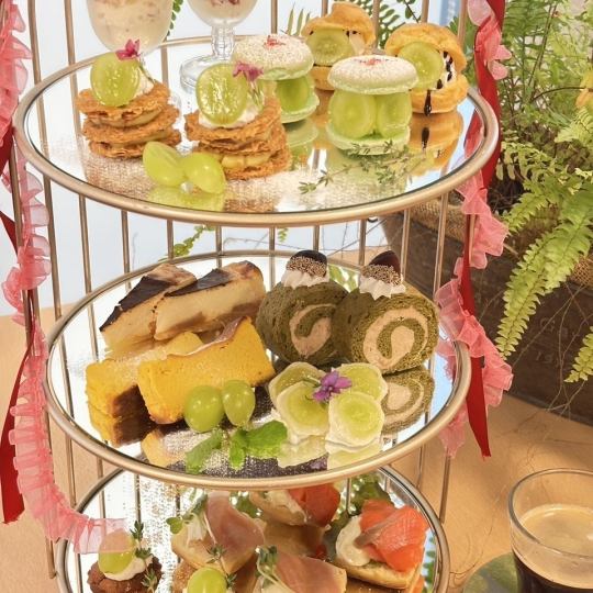 【12:30-14:00】季節下午茶，大量使用Shine Muscat葡萄 2,980日圓（含稅）