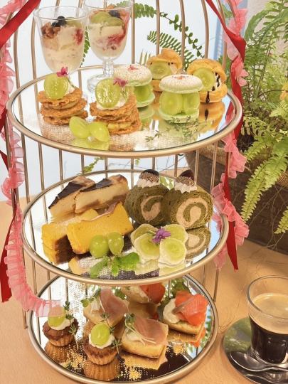 【12:30-14:00】샤인 무스카트 가득!계절의 애프터눈 티 2980엔(부가세 포함)