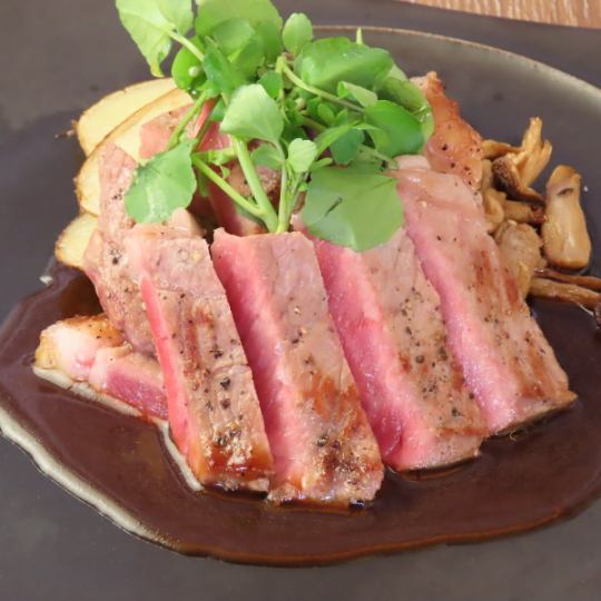 [Lunch Reservation Only] Colorful 9-Compartment Bento Box with Sirloin Steak Set