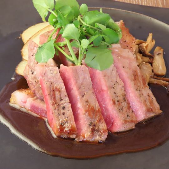 [Lunch Reservation Only] Colorful 9-Compartment Bento Box with Sirloin Steak Set