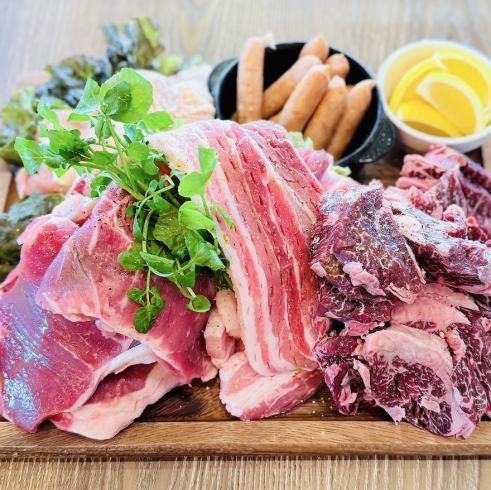 5月ー10月限定で5周年記念ホテル中庭貸切BBQ開催中！