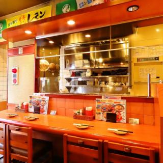 カウンター席はしっとり飲むのにおすすめ♪　※画像は系列店です。