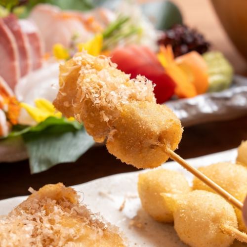 串揚げ、おでん、焼き物、煮物などお酒に合うおつまみが勢揃い！