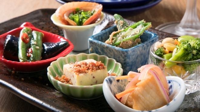 A wide variety of seasonal Japanese dishes and standard dishes are also available.
