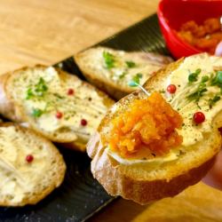 Bruschetta with carrot jelly