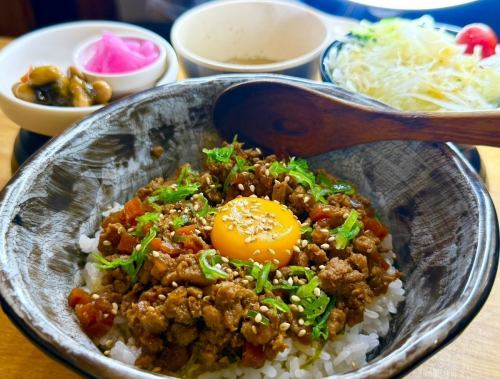 Minced meat bowl set meal