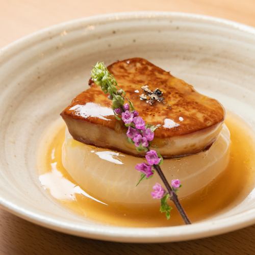 Enjoy the taste of soup stock and rich foie gras foie gras radish